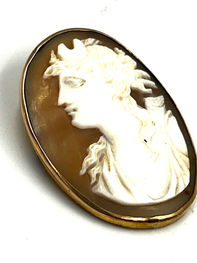 Antique Antique Victorian High Carat Gold Natural Shell Cameo Brooch Hand Carved Italian