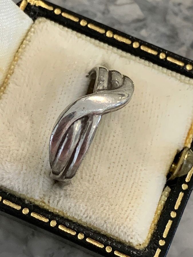 Antique Vintage Solid Silver Hallmarked Ring  Pattern Twisted Silver Front Size P