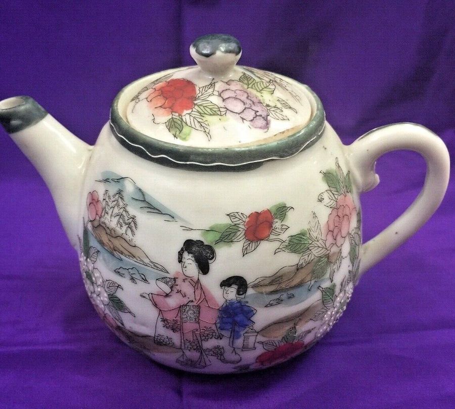 Vintage Chinese Japanese hand painted tea pot