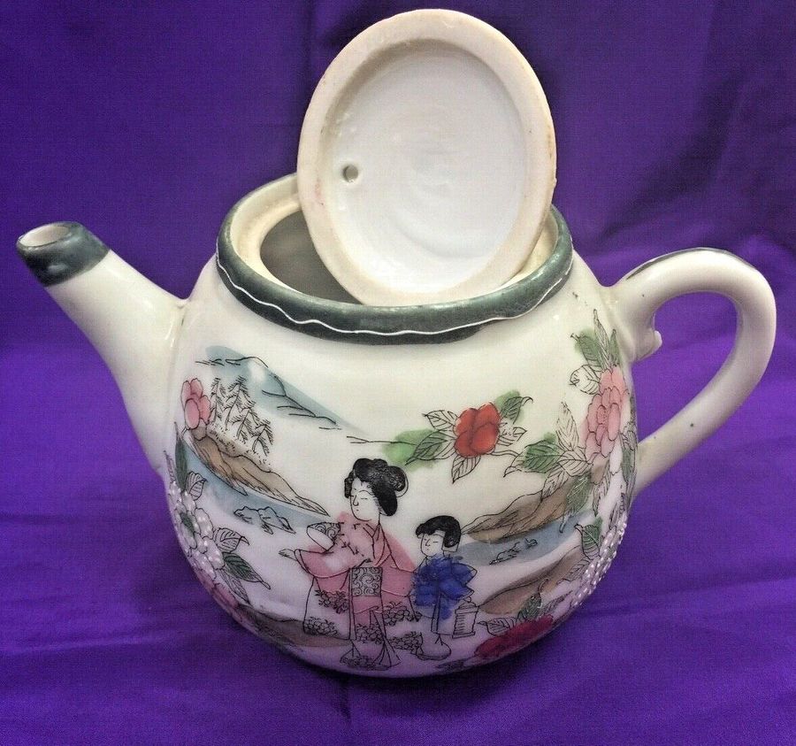 Antique Vintage Chinese Japanese hand painted tea pot