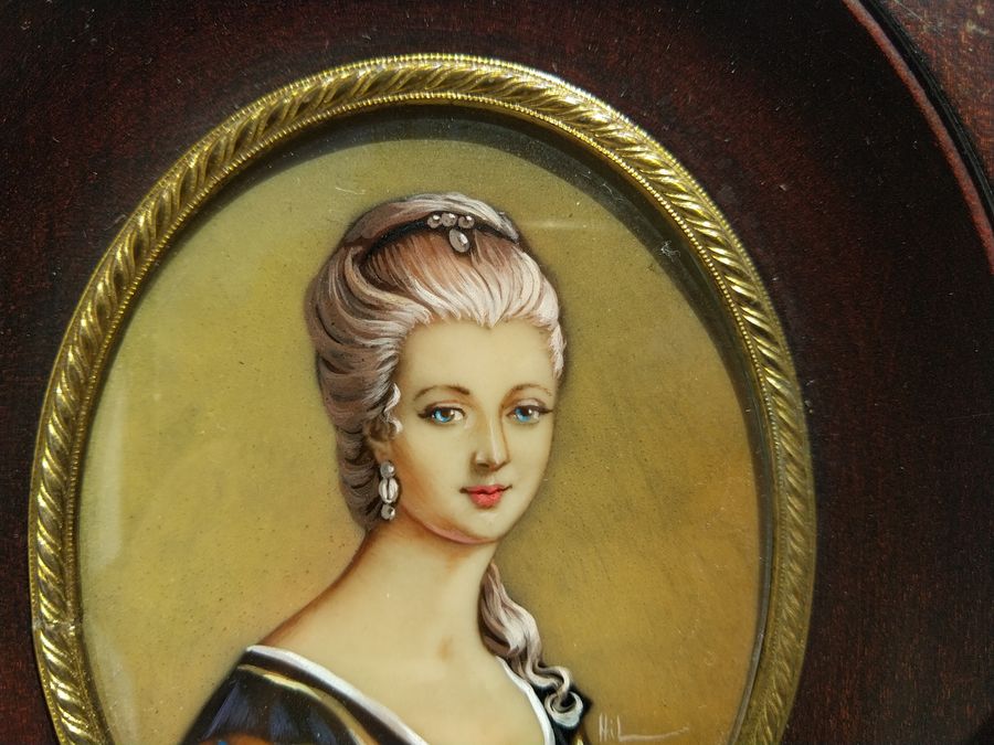 Antique Miniature oil painting 19th signed HIL, portrait of an elegant woman