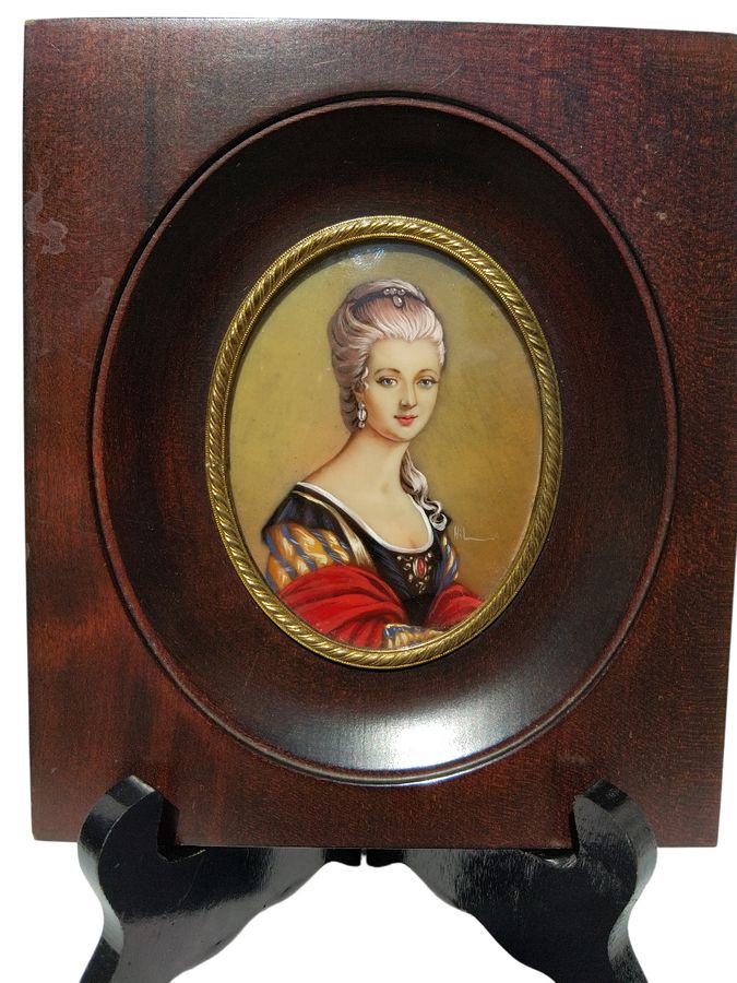 Antique Miniature oil painting 19th signed HIL, portrait of an elegant woman