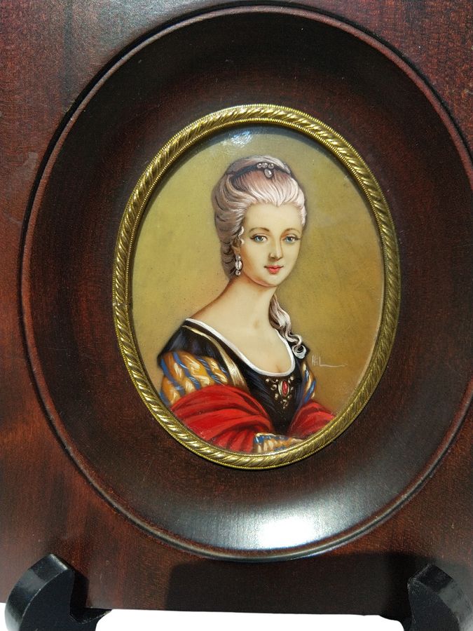 Antique Miniature oil painting 19th signed HIL, portrait of an elegant woman