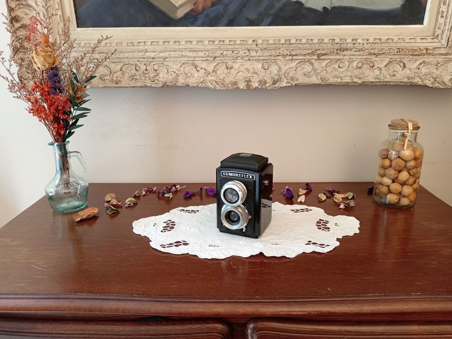 Rare 6x6 Lumireflex camera with its bag, flash and tripod, 50s