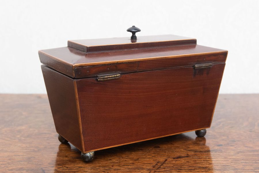 Antique Beautiful George III mahogany tea caddy