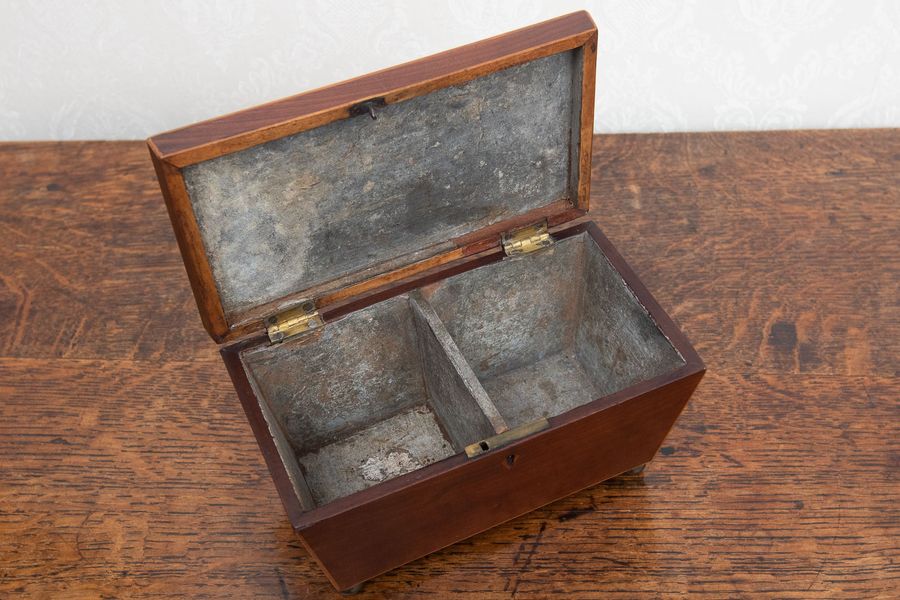 Antique Beautiful George III mahogany tea caddy