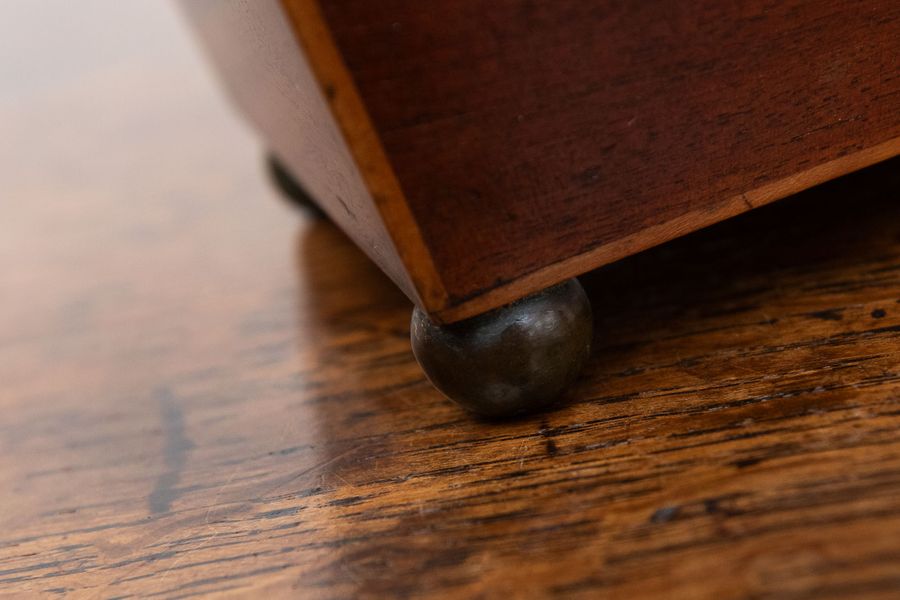 Antique Beautiful George III mahogany tea caddy