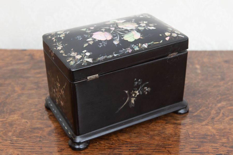 Antique High quality Victorian papier mâché tea caddy(complete).