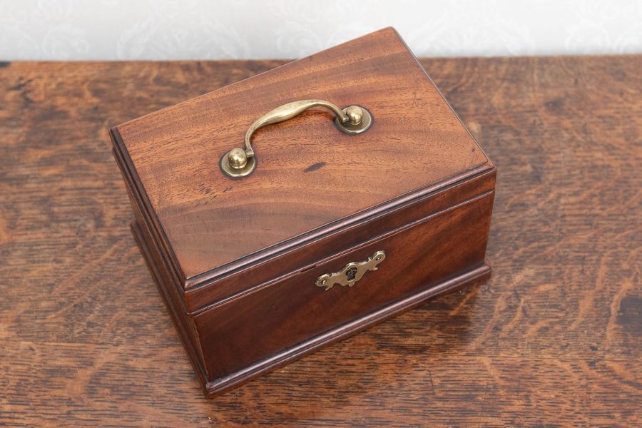 Antique Beautiful 18th century mahogany tea caddy with fitted interior.