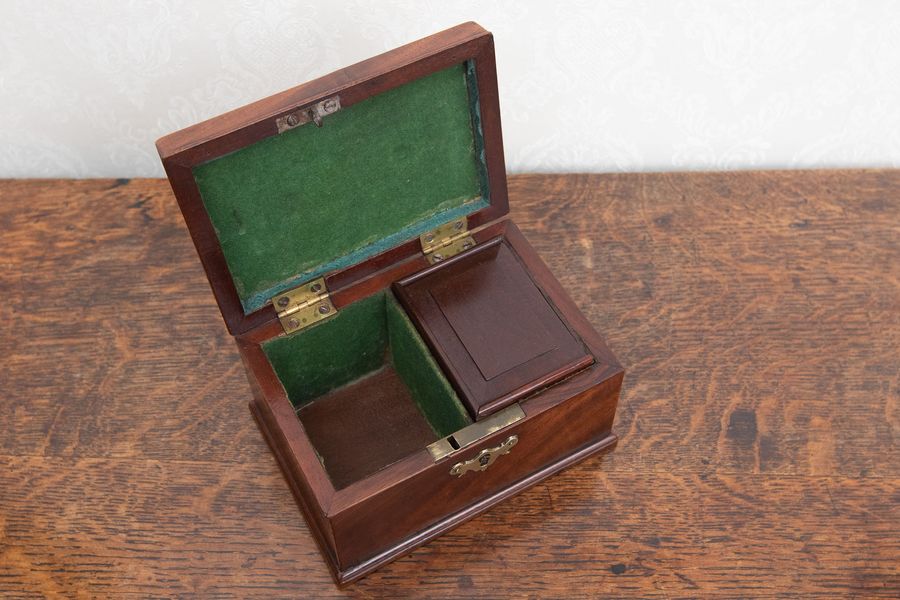 Antique Beautiful 18th century mahogany tea caddy with fitted interior.