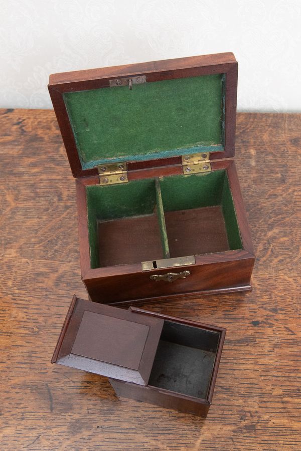 Antique Beautiful 18th century mahogany tea caddy with fitted interior.