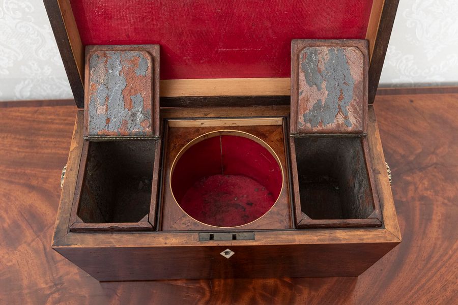 Antique Unusual bura yew tea caddy with two original tea compartments.