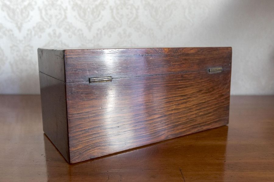 Antique George III antique mahogany tea caddy with cut glass mixing bowl