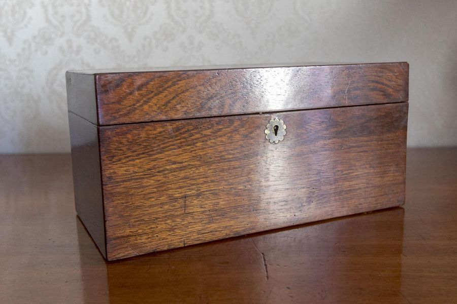 Antique George III antique mahogany tea caddy with cut glass mixing bowl