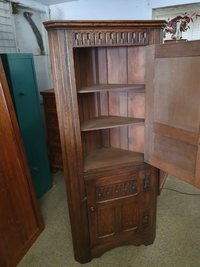 Antique Good 1920's Oak Corner Cupboard Cabinet 