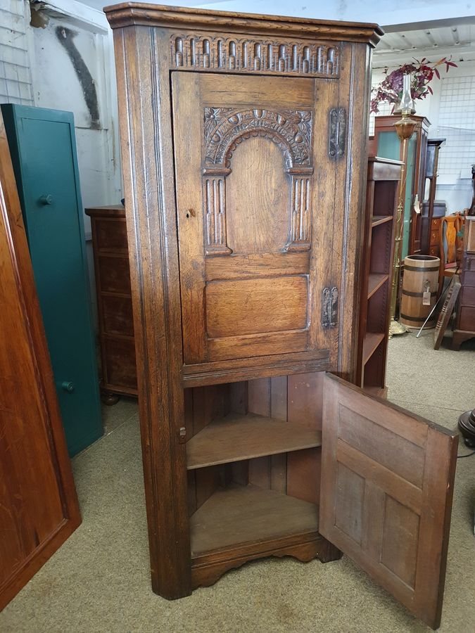 Antique Good 1920's Oak Corner Cupboard Cabinet 