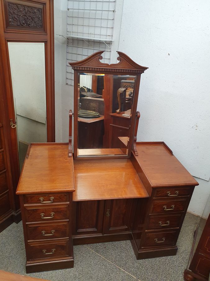 Antique Good Antique Bedroom Set Wardrobe Dressing Table Washstand & Bedside Cabinet 