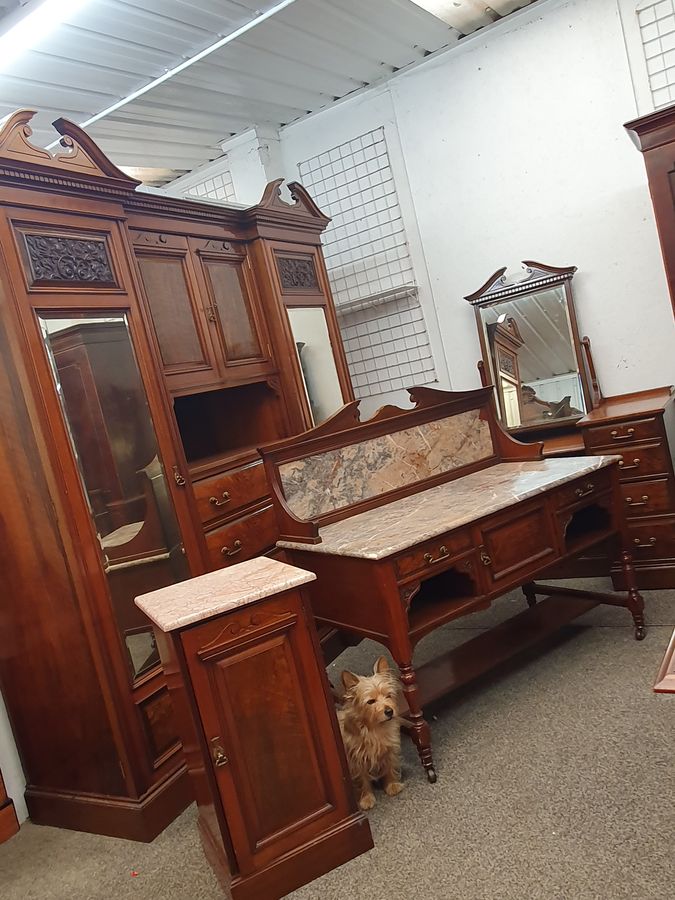 Antique Good Antique Bedroom Set Wardrobe Dressing Table Washstand & Bedside Cabinet 