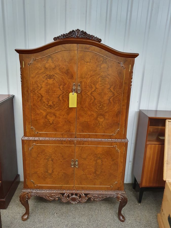 Good Antique Style 1950's Walnut Cocktail Drinks Cabinet