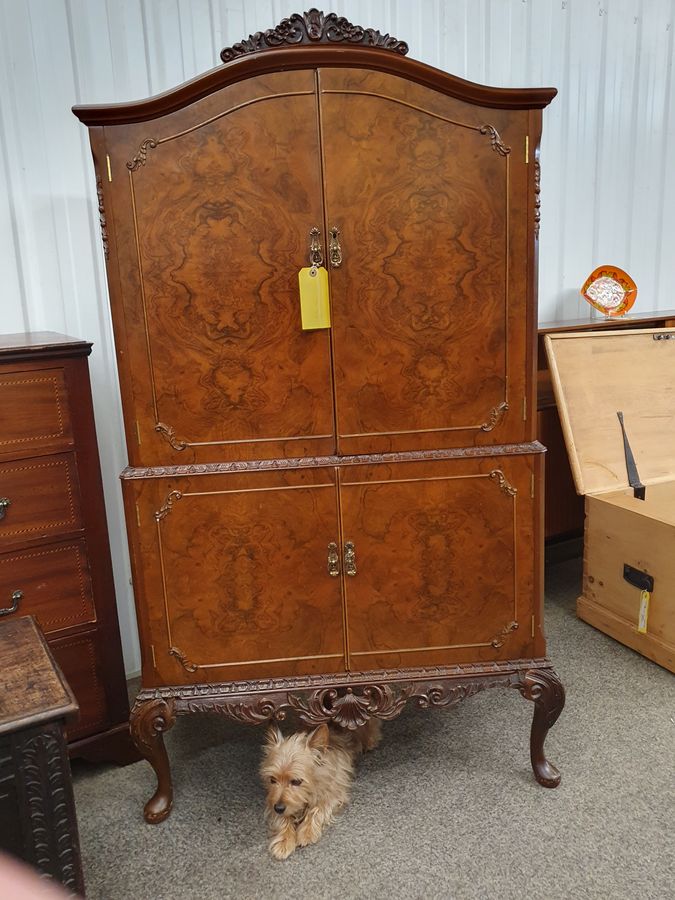 Antique Good Antique Style 1950's Walnut Cocktail Drinks Cabinet 