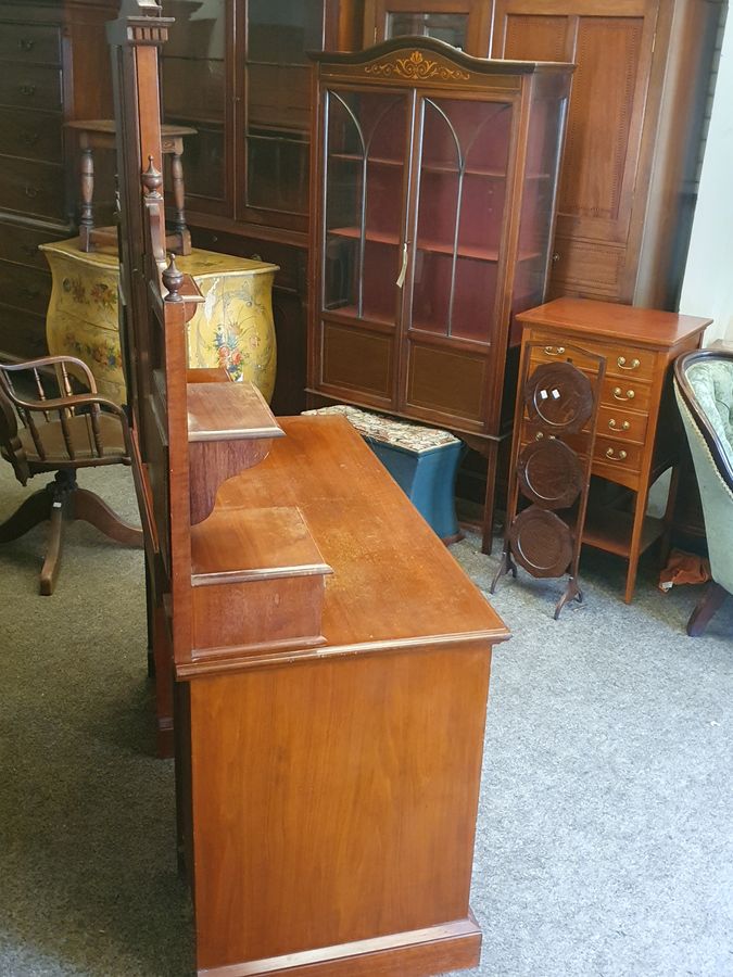 Antique Antique Dressing Table With A Mirror Back 