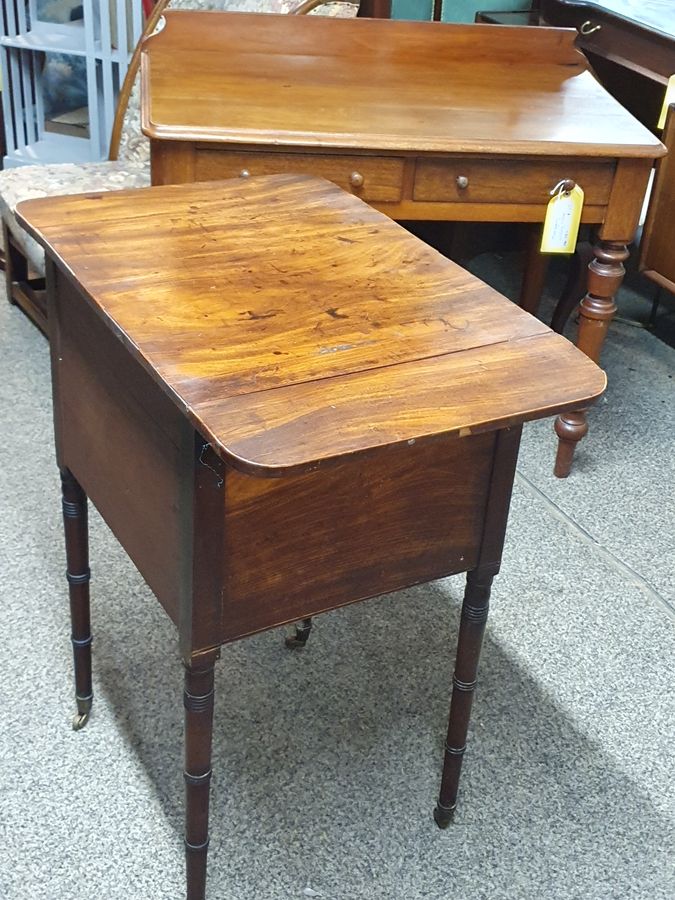 Antique Antique Mini Pembroke Side Lamp Table 