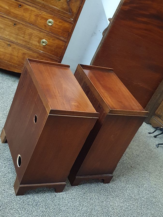 Antique Good Pair of Vintage Bedside Cabinet Table 