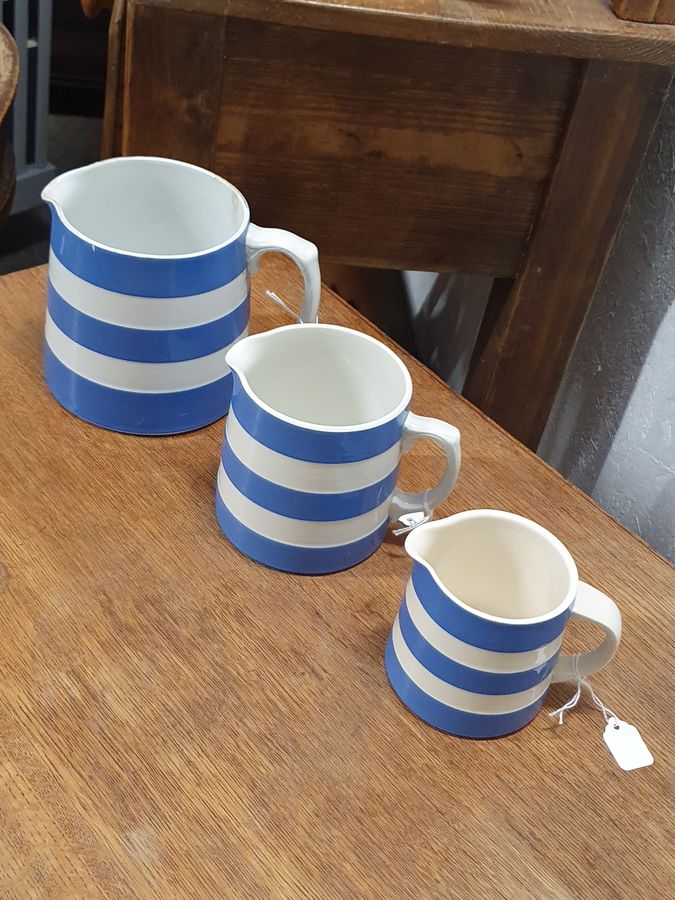 Antique T.G. Green Blue and White Cornishware Graduated Set of 3 Milk Jugs  | ANTIQUES.CO.UK 