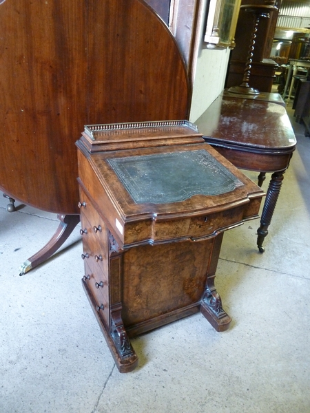 Walnut Davernport