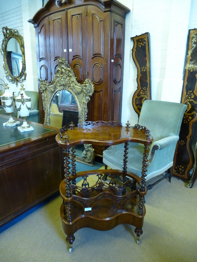 Walnut Canterbury