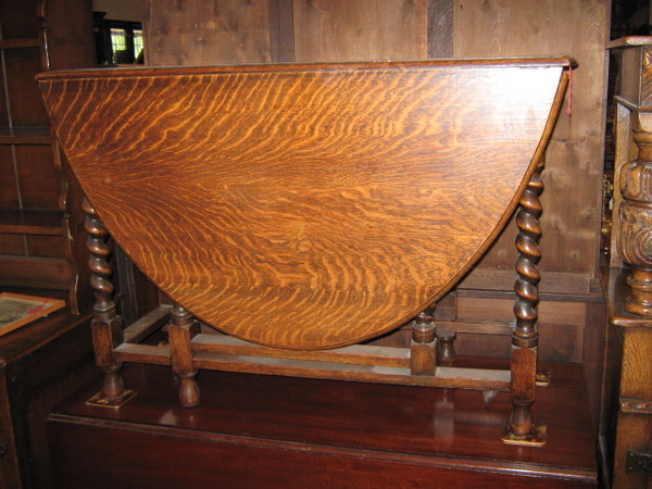 Gateleg table